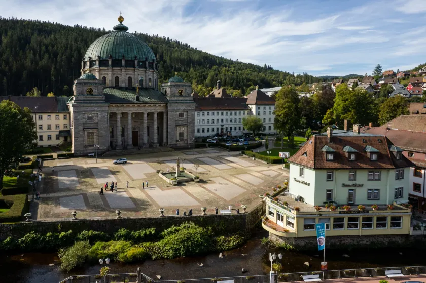 Dom-Hotel - Image 1