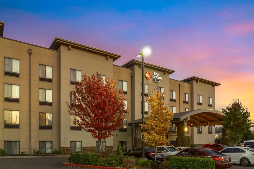 Best Western Plus Lacey Inn & Suites - Image 1