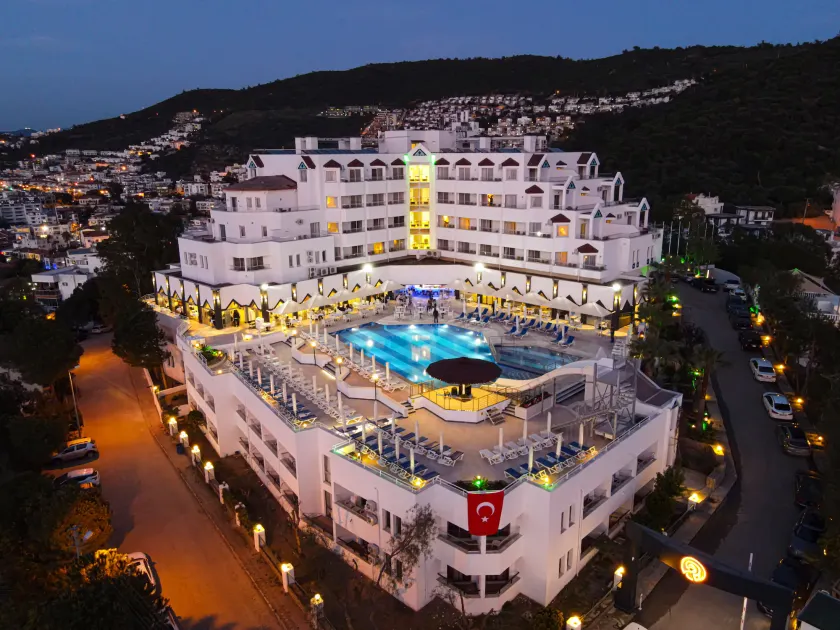 Roseira Beach Resort - Image 1