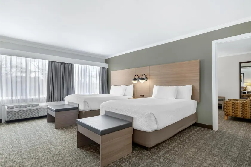 Best Western Plus Windjammer Inn & Conference Center - Image 1