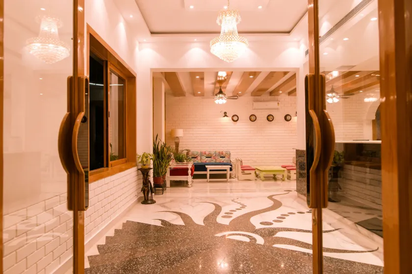 Hotel Buddha Castle - Image 1