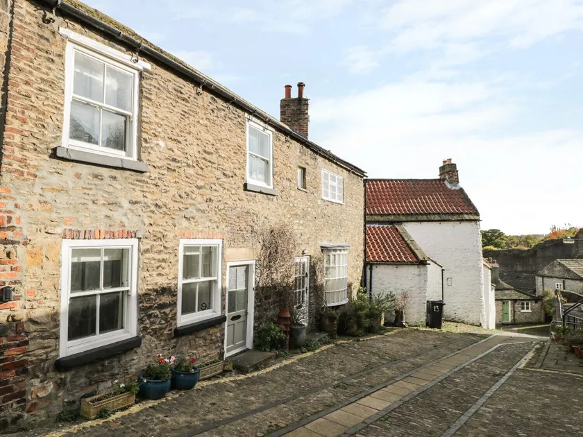 9 Tower Street - Image 1