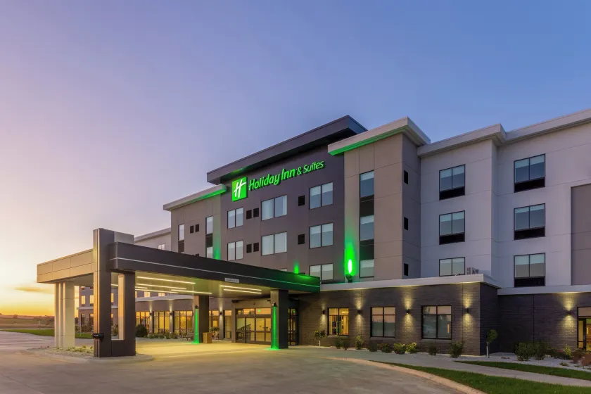 Holiday Inn & Suites Cedar Falls-Waterloo Event Ctr by IHG - Image 1