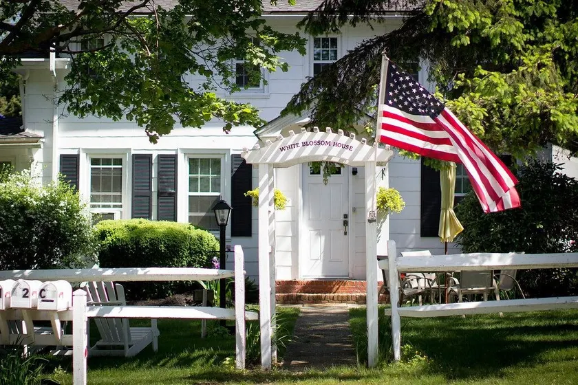 Historic White Blossom House - Image 1