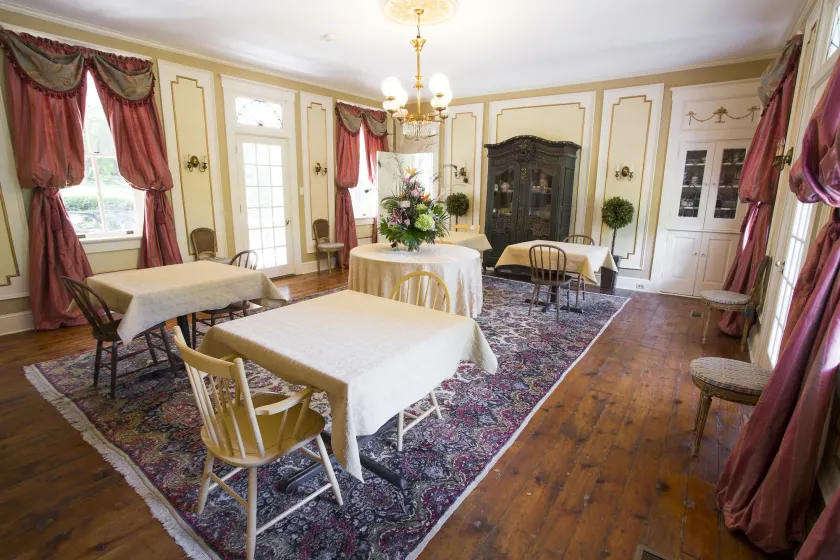 Hollinger House - Lobby