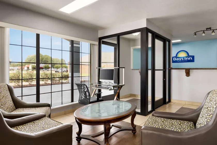 Days Inn by Wyndham Fulton - Lobby