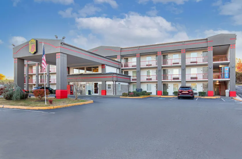 Super 8 by Wyndham Kingsport - Image 1