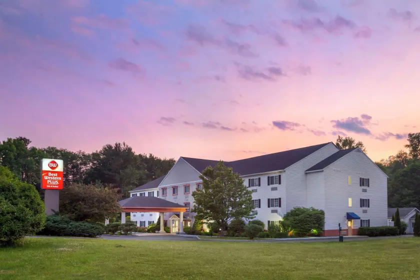 Best Western Plus Berkshire Hills Inn & Suites - Image 1