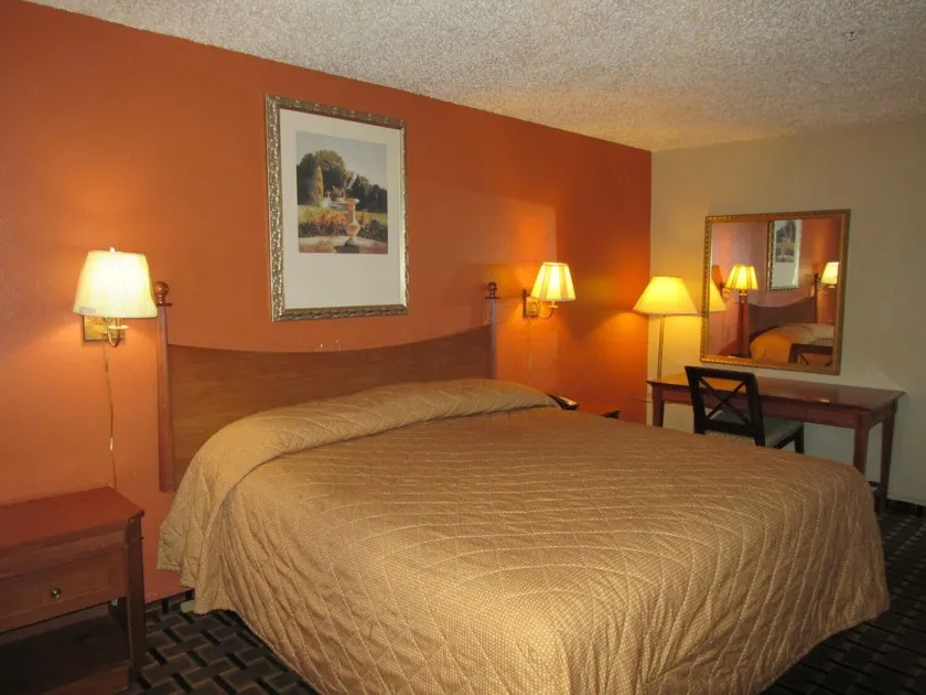 Royal Inn - Image 1