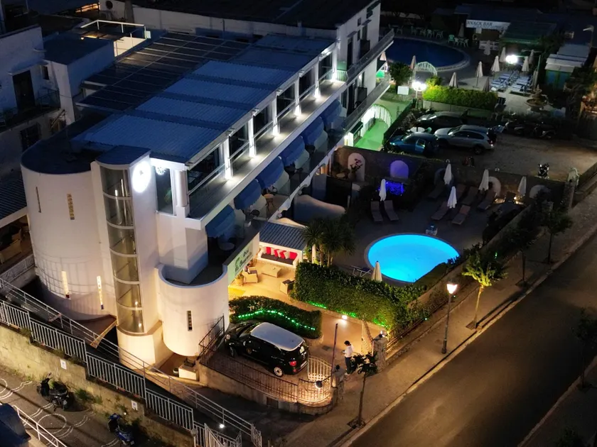 Bougainville Luxury Boutique Hotel - Image 1