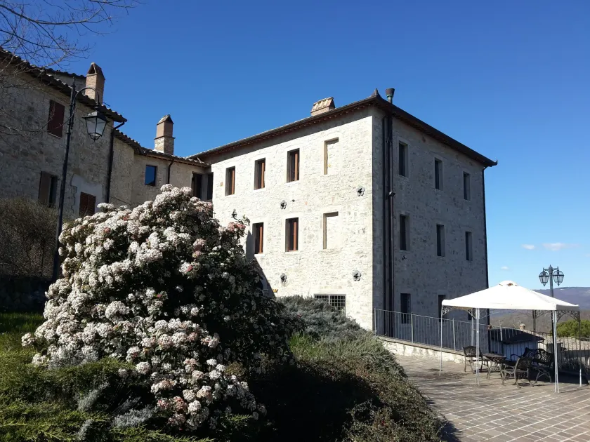 Castello Izzalini Todi Resort - Image 1
