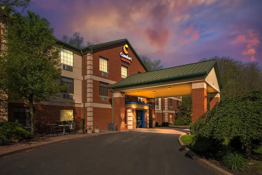 Comfort Suites Pittsburgh Airport - Image 1