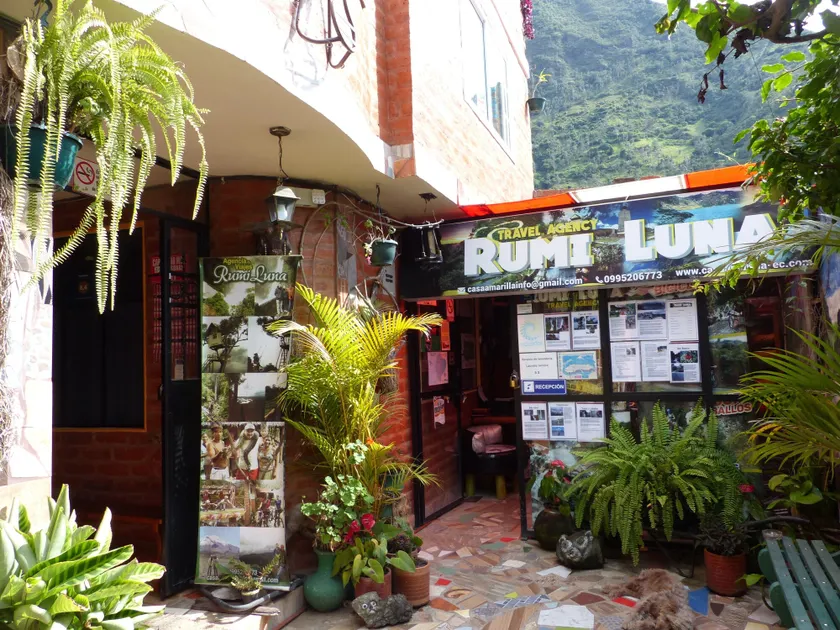 Hostal La Casa Amarilla City - Image 1