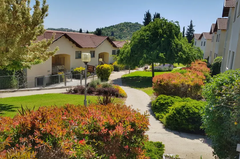 Tzuba Hotel - Image 1