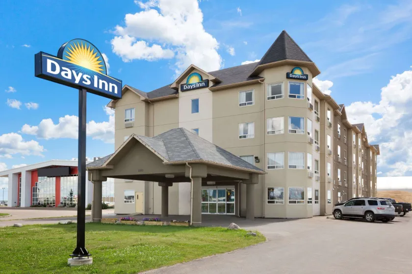 Days Inn by Wyndham Bonnyville - Image 1
