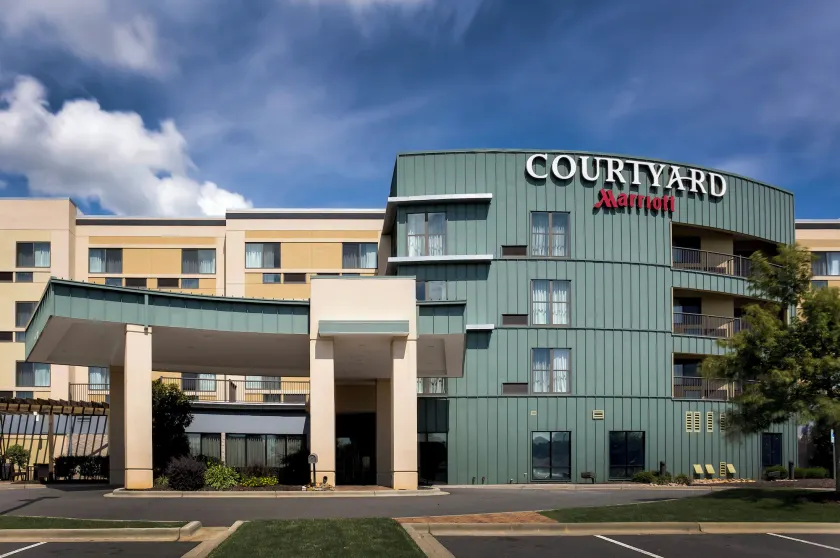 Courtyard Statesville Mooresville/Lake Norman - Image 1