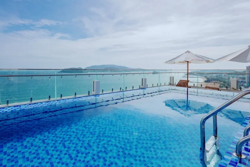 Sunkiss Hotel - Image 1