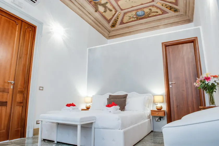 Lh Royal Suites Terrace - Image 1