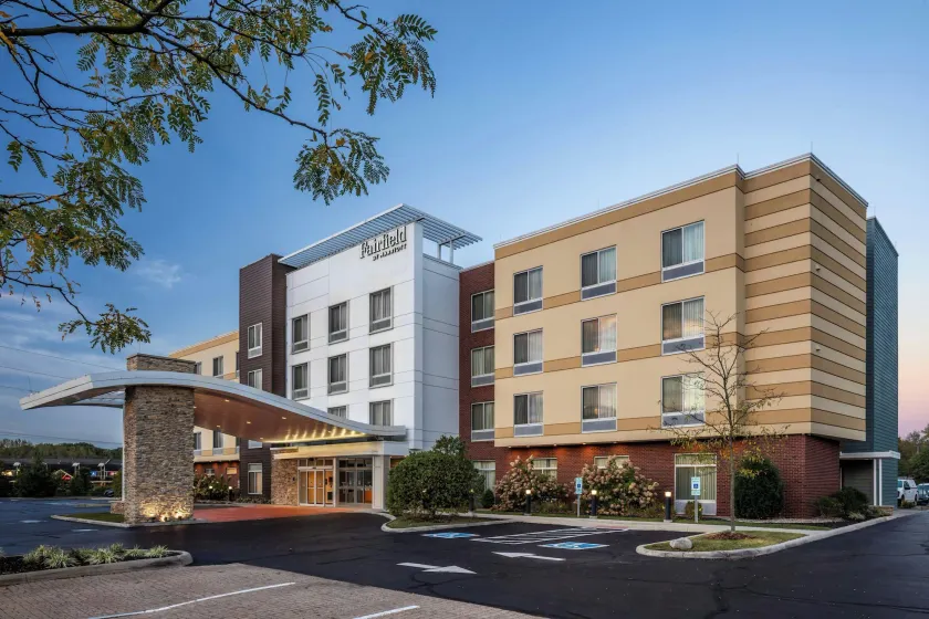 Fairfield Inn & Suites by Marriott Akron Stow - Image 1