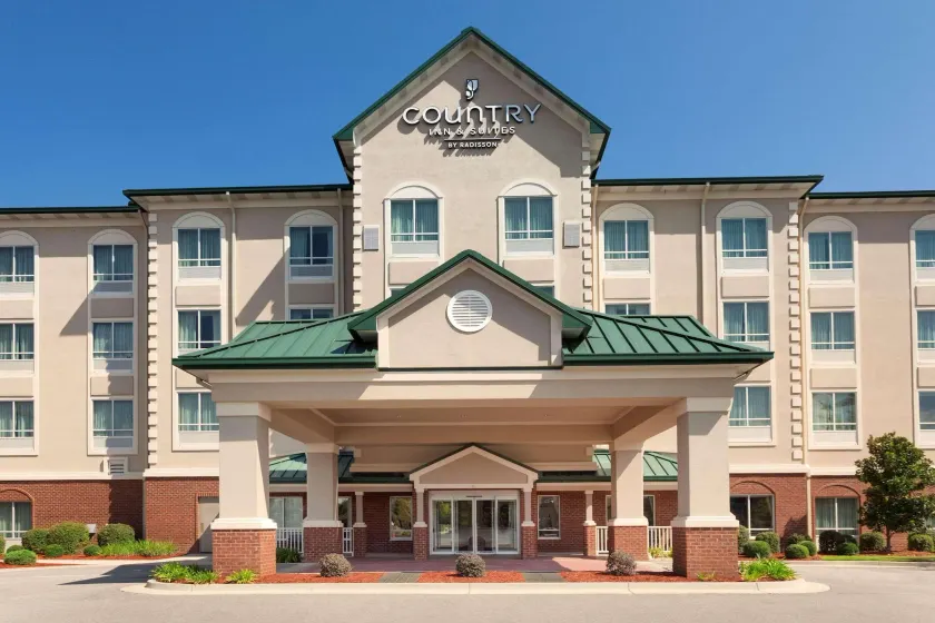Country Inn & Suites by Radisson, Tifton, GA - Image 1