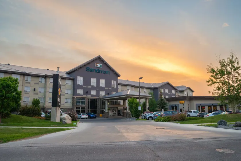 Sandman Hotel & Suites Calgary South - Image 1