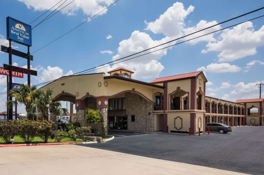Americas Best Value Inn Buda - Image 1