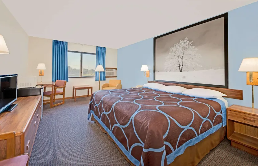Super 8 by Wyndham Centerville - Image 1