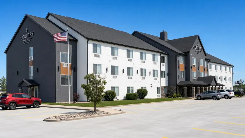 Country Inn & Suites by Radisson, Bloomington-Normal Airport, IL - Image 1