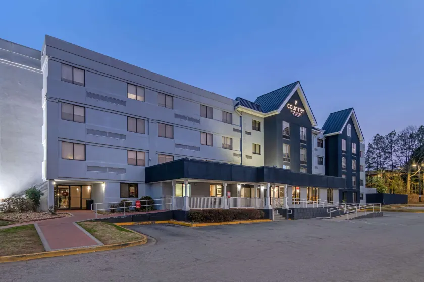 Country Inn & Suites by Radisson, Atlanta Airport South, GA - Image 1