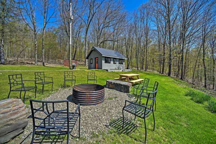 Fire Pit + Gas Grill: Secluded Studio in Milford! - Image 1