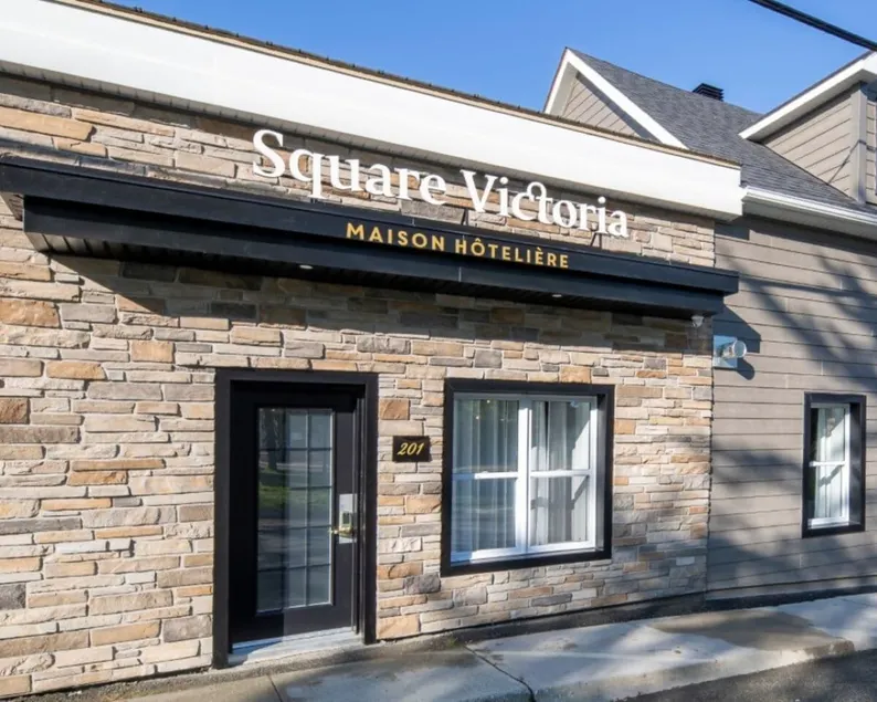 Square Victoria Maison Hôtelière - Image 1