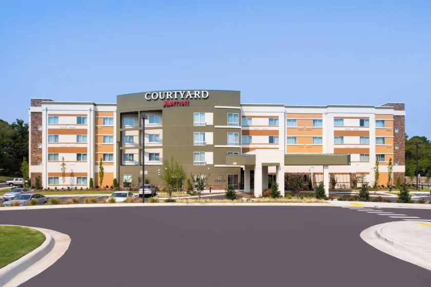 Courtyard by Marriott Hot Springs - Image 1