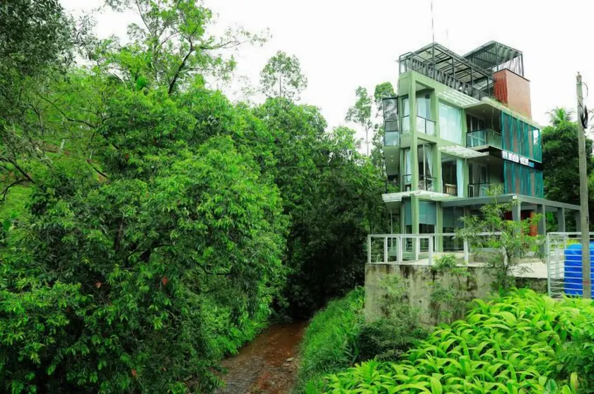 Lathpandura Hotel - Image 1