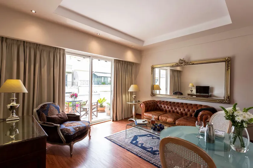 Best Western Plus Embassy Hotel - Image 1