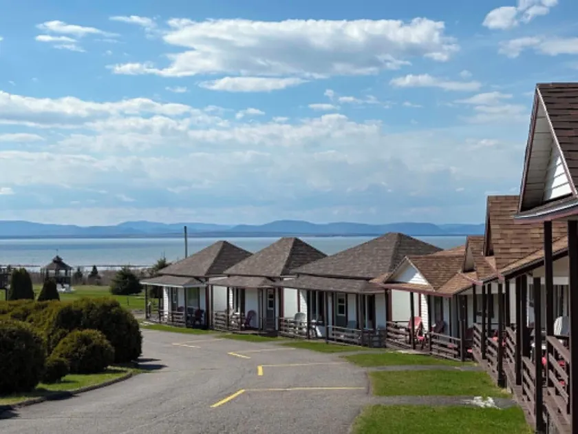 Motel au Fleuve d'Argent - Image 1