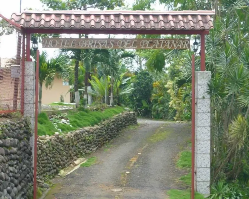 Hotel Brisas Del Volcán Platanar - Image 1