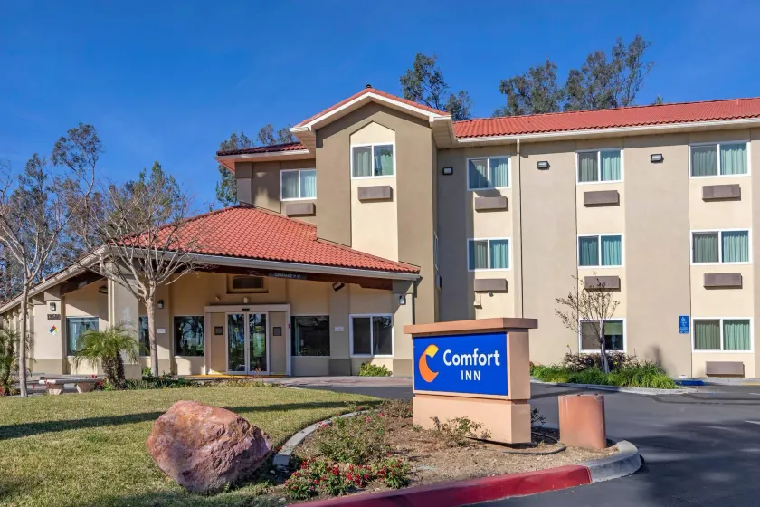 Comfort Inn Fontana - Image 1