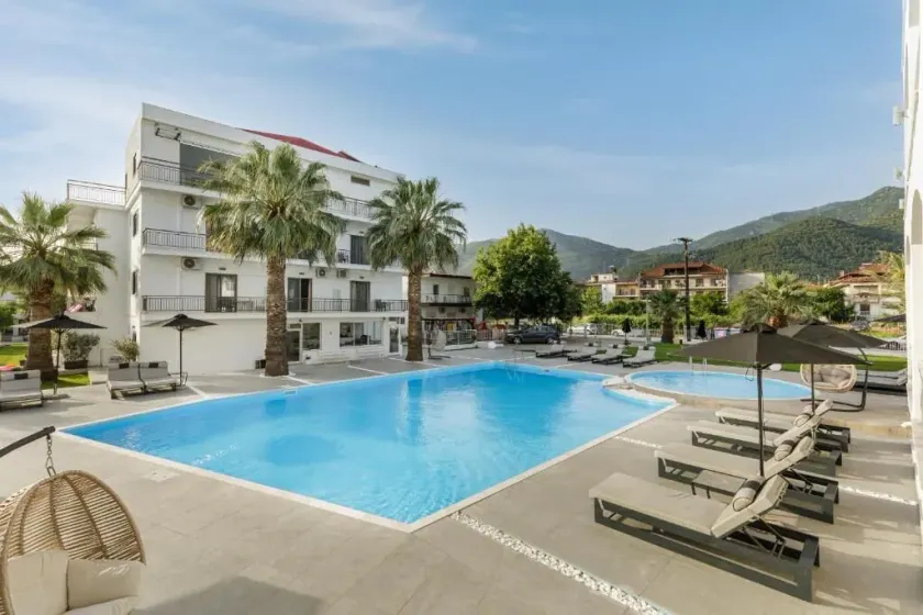 Stavros Beach Hotel - Image 1