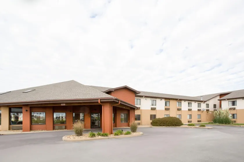 AmericInn by Wyndham Mount Pleasant - Image 1