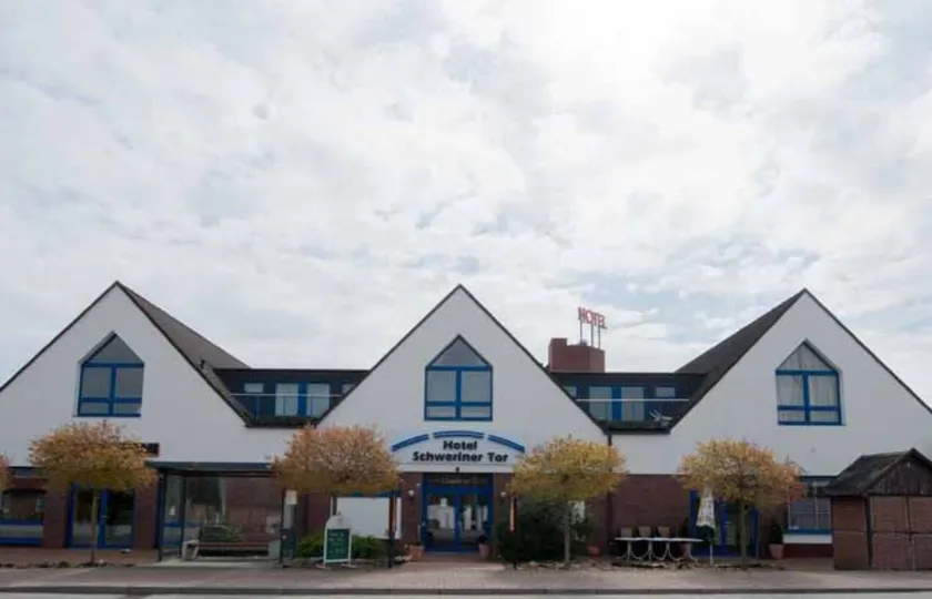 Hotel Pampower Hof - Image 1