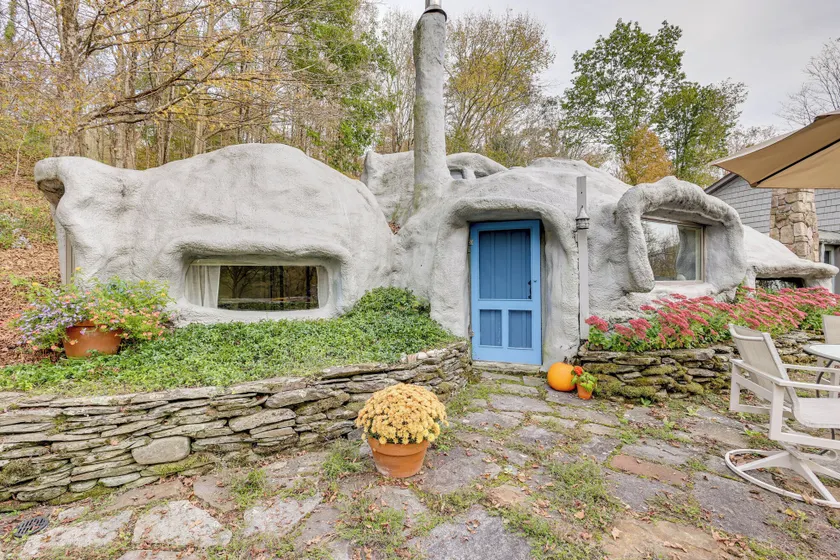 < 6 Mi to Arlington: 'whimsical Stone Abode!' - Image 1