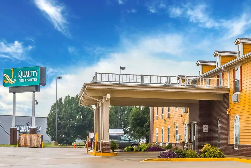 Quality Inn & Suites Chesterfield Village - Image 1