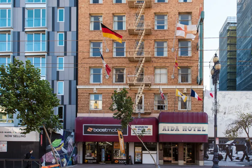 Aida Plaza Hotel - Image 1