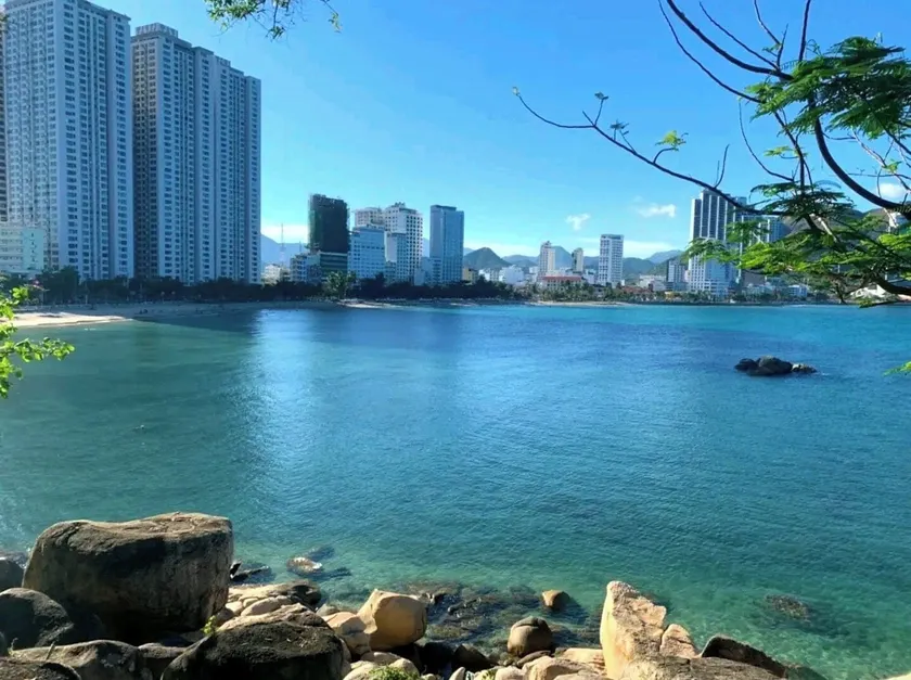 HQH Sea View Apartment - Image 1