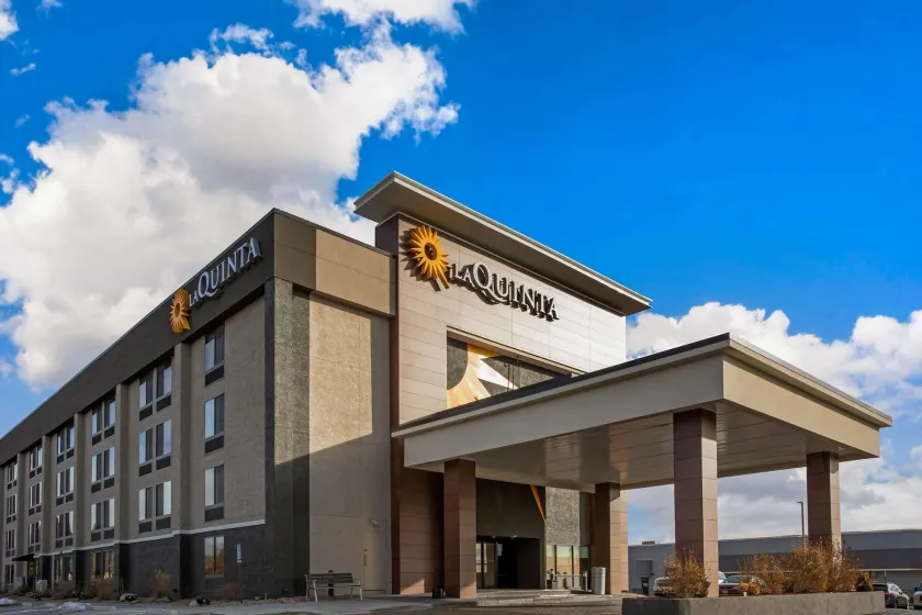 La Quinta Inn & Suites by Wyndham Denver Aurora Medical - Image 1