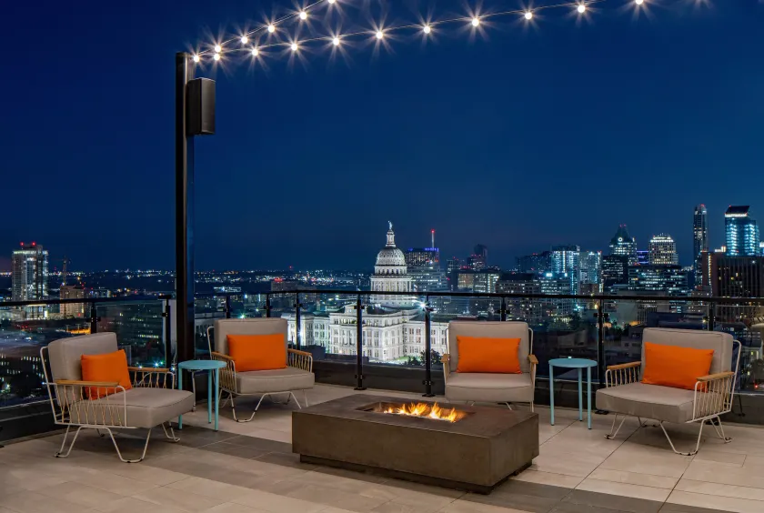 Hilton Garden Inn Austin University Capitol District - Image 1