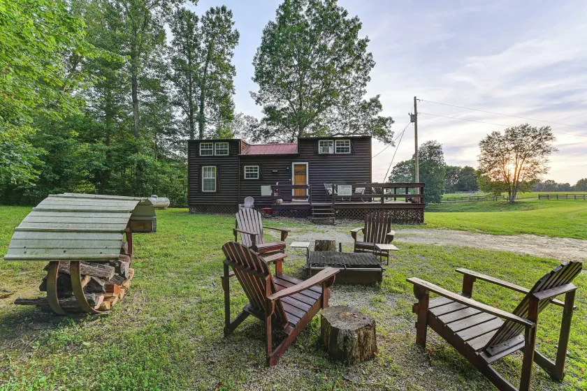 Cabin on Working Highland Cattle Farm in Kentucky - Image 1