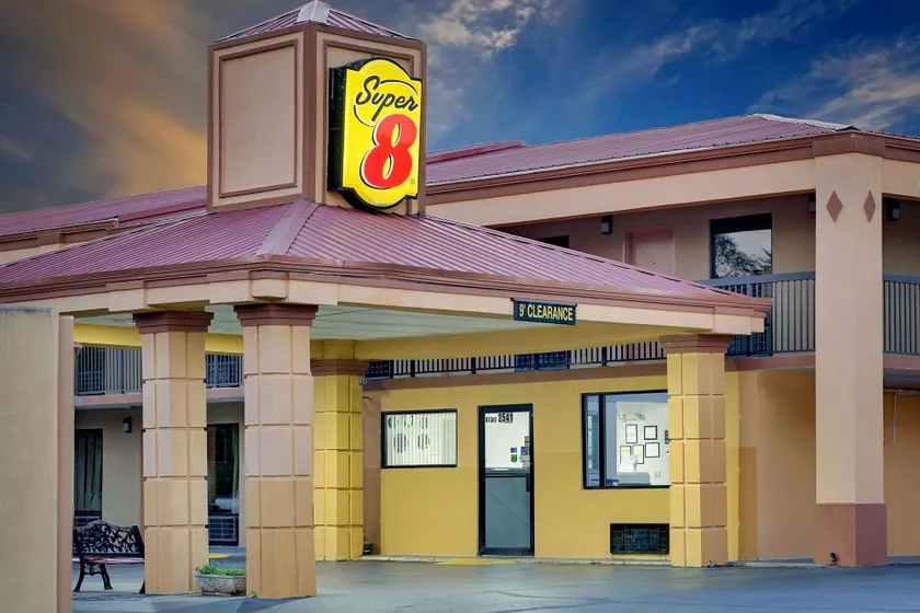 Super 8 by Wyndham Athens - Image 1