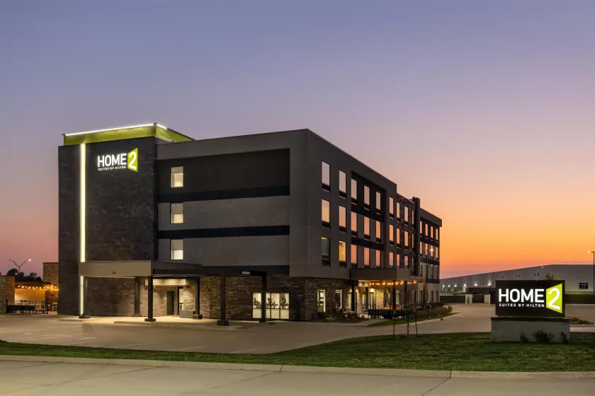 Home2 Suites By Hilton Altoona Des Moines - Image 1