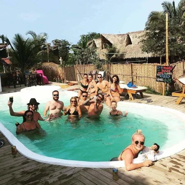 El Zoo Hostel, Bar & Pool - Image 1